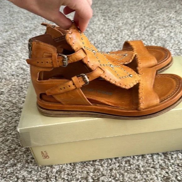 A.S.98 Hera’s Path Sandals, Size 40, Tan with Metal Embellishments. GENTLY used. - Picture 6 of 9